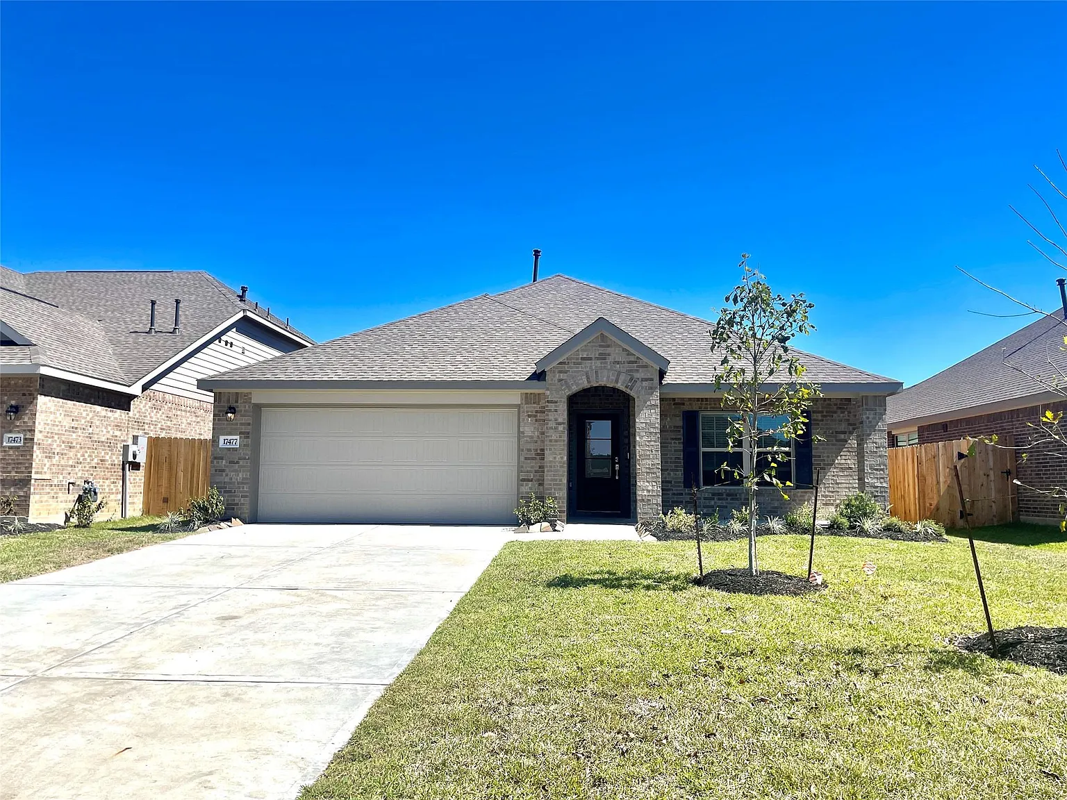 4 bed, 2.0 bath, 1932 sqft, $1,998 — Photo 2