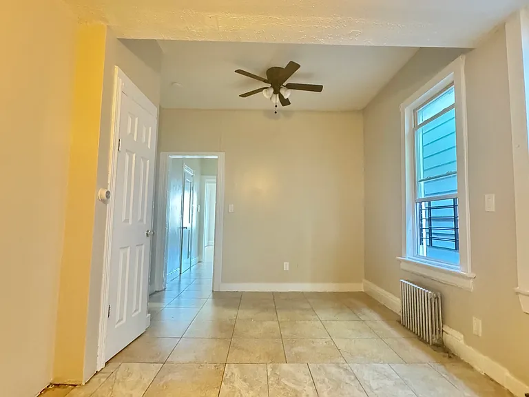 49 Caroline Ave #3 — Photo 3