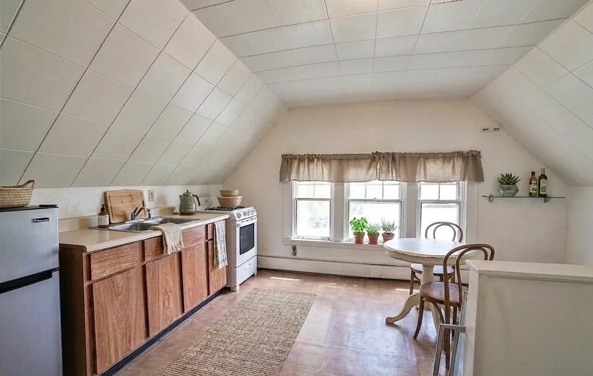 1811 Weston Avenue - 3 — Photo 3