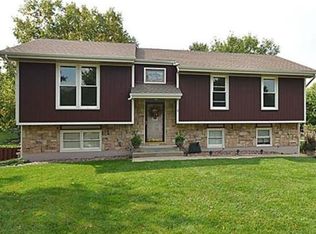 4 Warrior Cir, Smithville, MO 64089