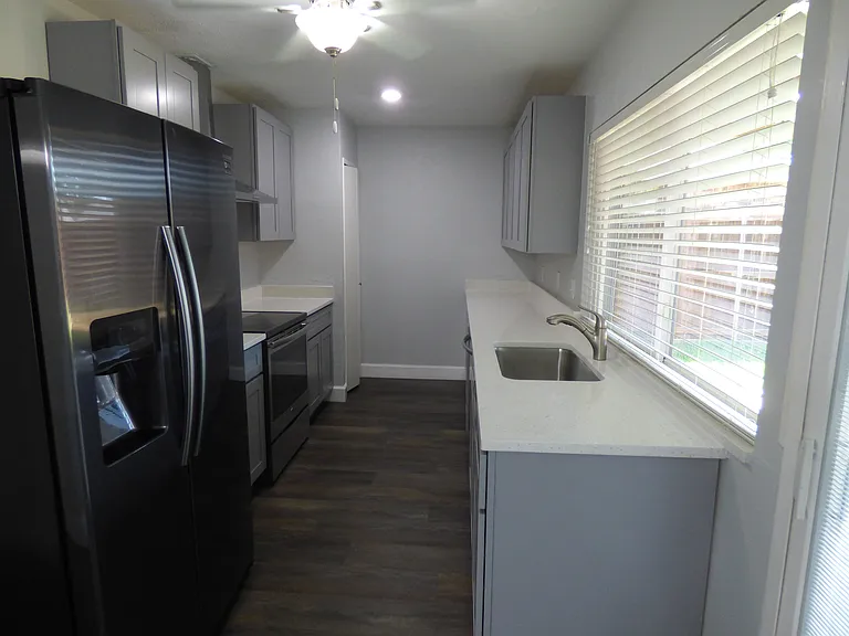 5016 Roberts Dr — Photo 7