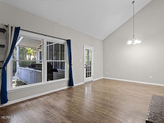 5th image of 107 Greenford Pl