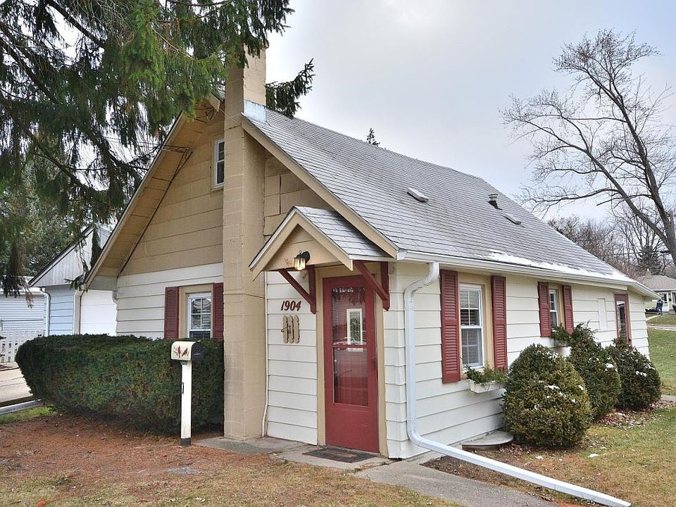 1st image of 1904 Francis St