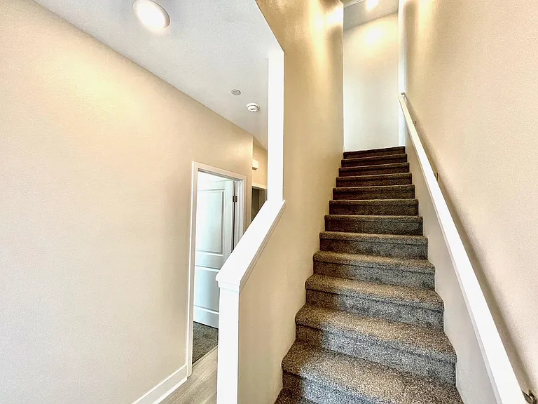1692 Enterprise Dr — Photo 31