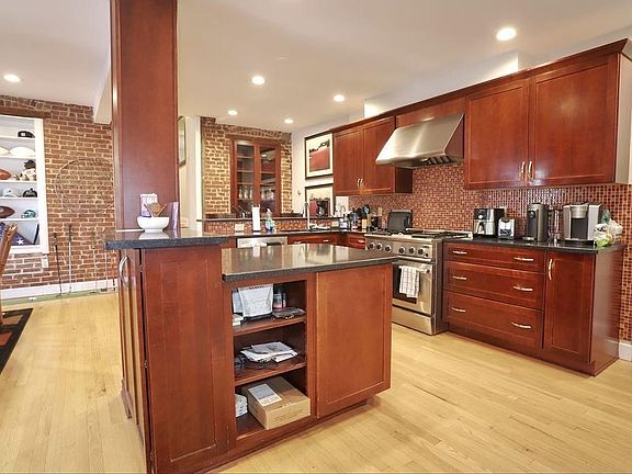 3rd image of 739 BLOOMFIELD ST #3