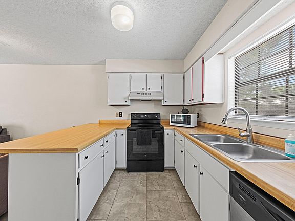 4th image of 223 Oxford Ct