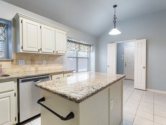 3rd image of 525 Mustang Ridge Dr