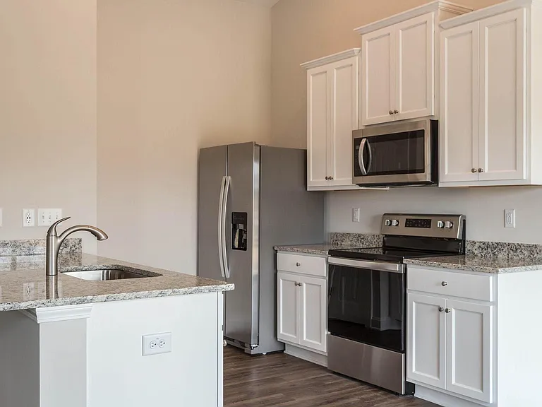 460 Legacy Dr — Photo 6