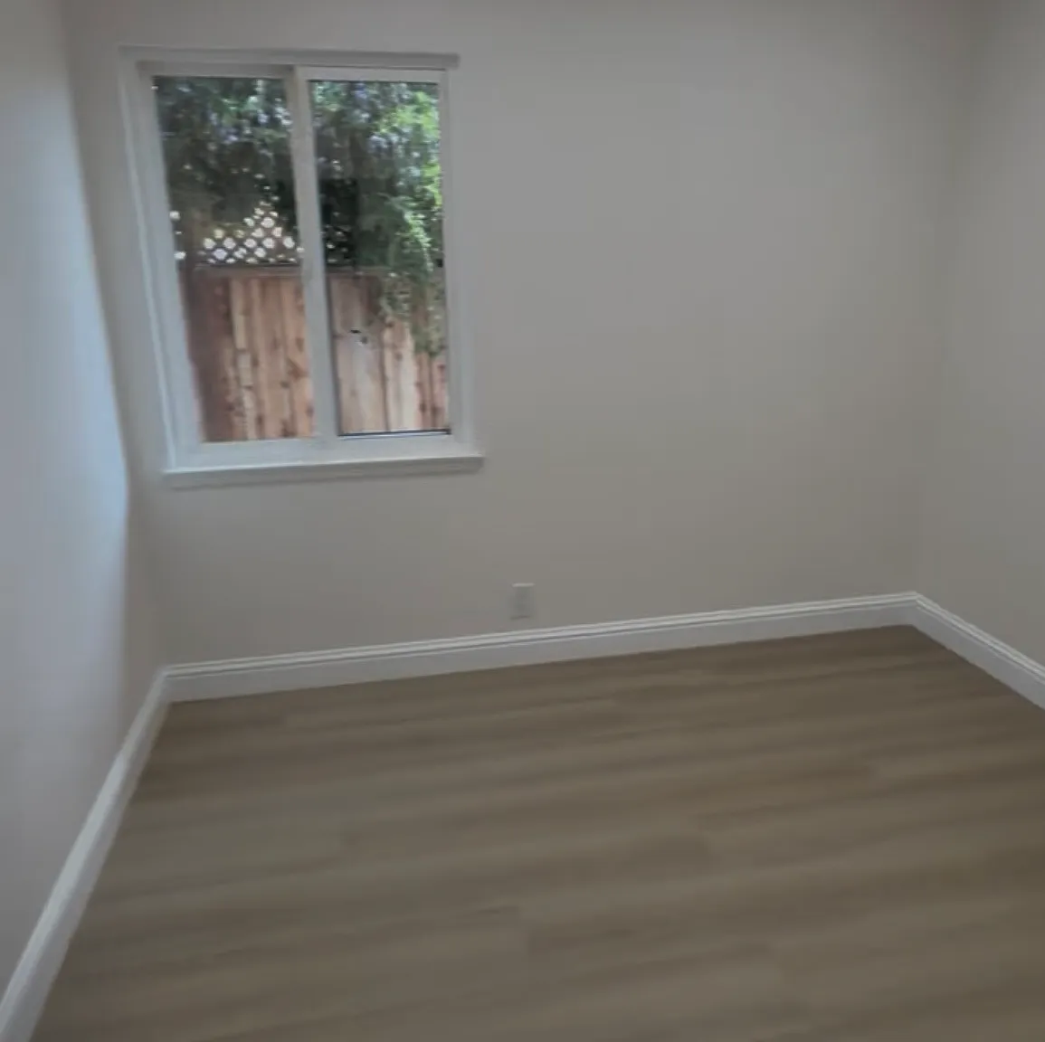 3 bed, 1000 sqft, $4,350 — Photo 4