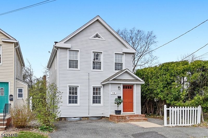 1st image of 118 Spring St