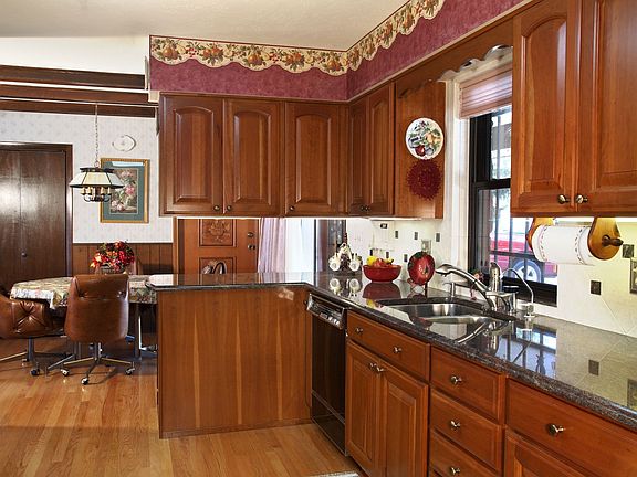 Kitchen w/Cherry & Granite