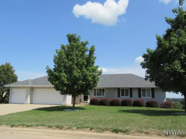946 Springbrook Dr, Hinton, IA 51024
