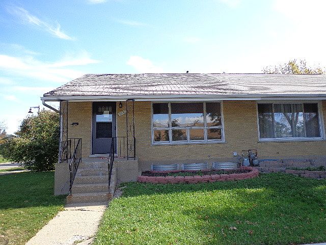 1st image of 6757 N Trumbull Ave #3A