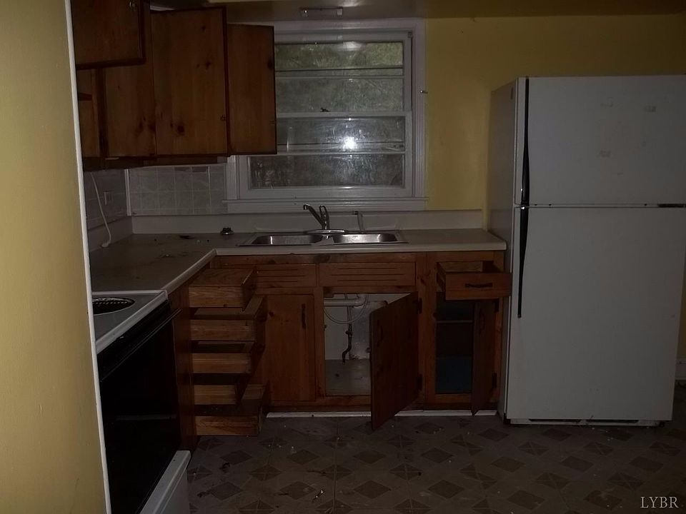 2nd image of 1120 Moseley Dr