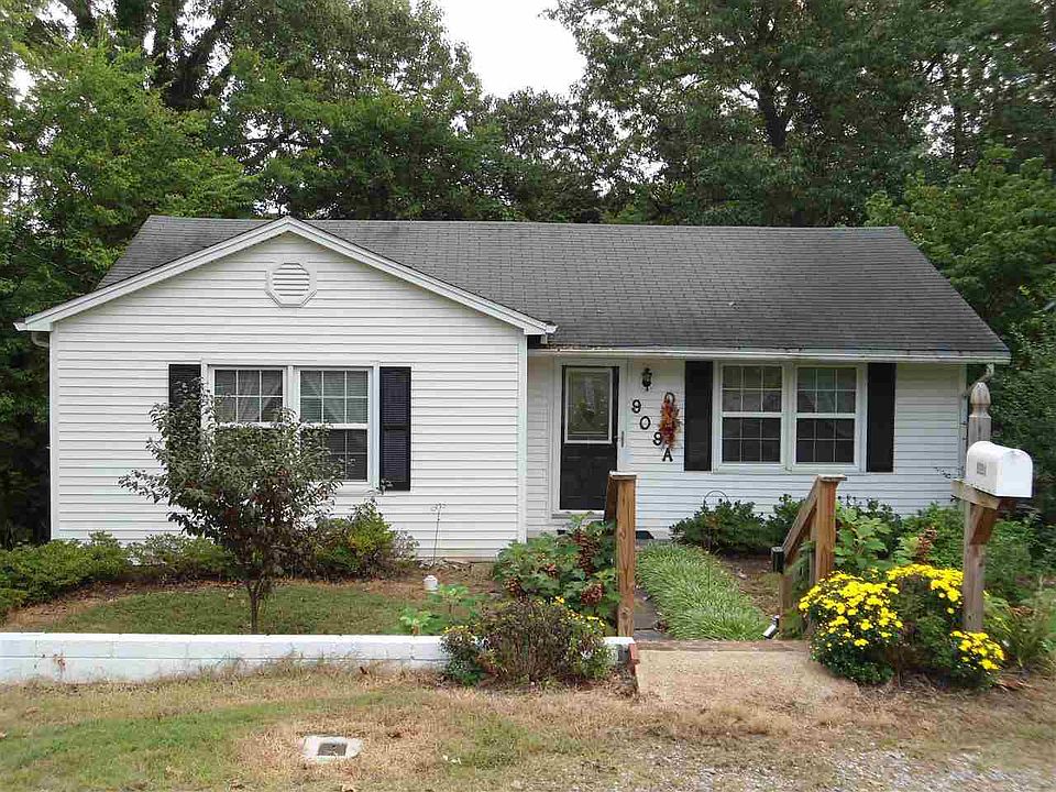 1st image of 909A Pine St