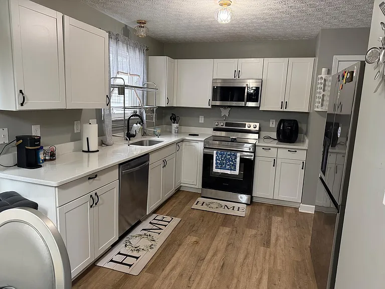 8305 Crete Ln — Photo 4
