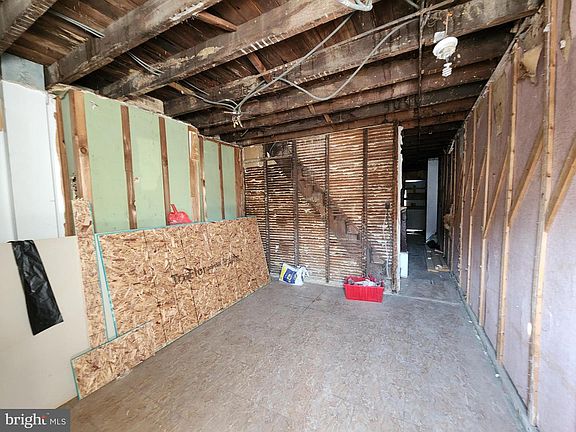 4th image of 1732 McKean Ave