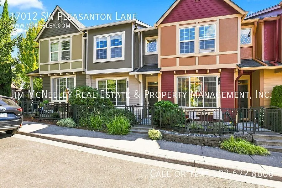 Charming 2BR/2.5BA Townhouse | Move-In Ready! Walking Distance to Max Line! — Photo 2