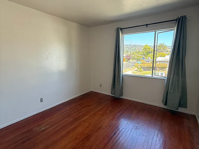 1103 Campbell St — Photo 23