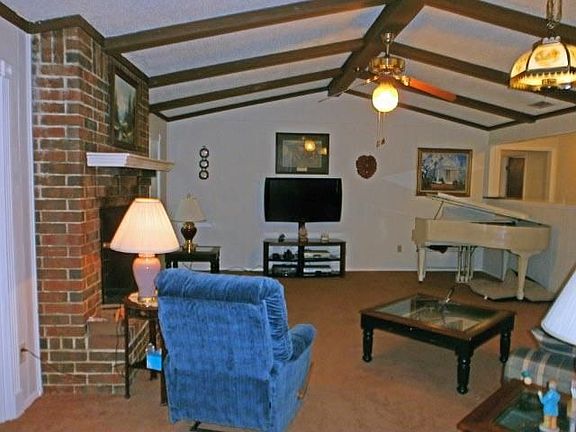 4th image of 2605 Royal Ln