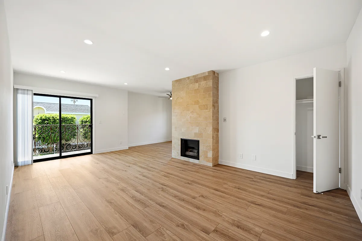 Building Photo - 1418 Amherst Ave #5