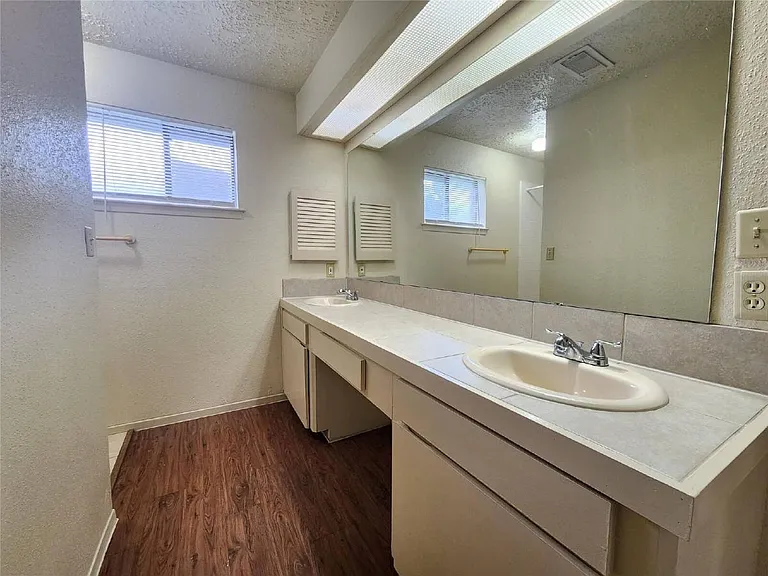 21227 Park Mount Dr — Photo 6