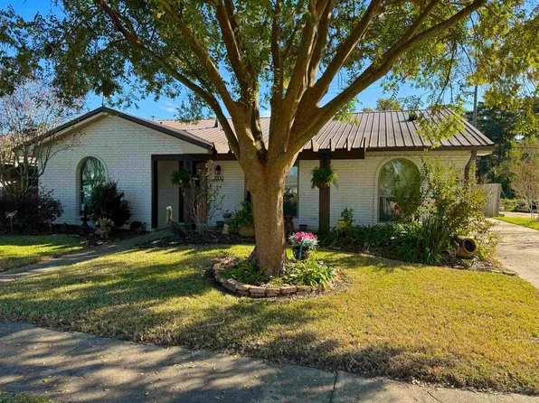 1300 Walnut Dr, Morgan City, LA 70380