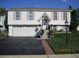 385 Rodenburg Rd, Roselle, IL 60172