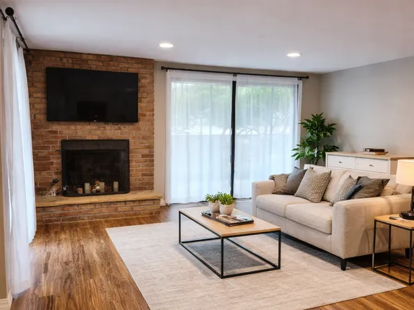 (undisclosed Address), Mill Neck, NY 11765