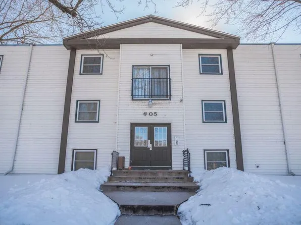 605 Stillwater Rd, Willernie, MN 55090