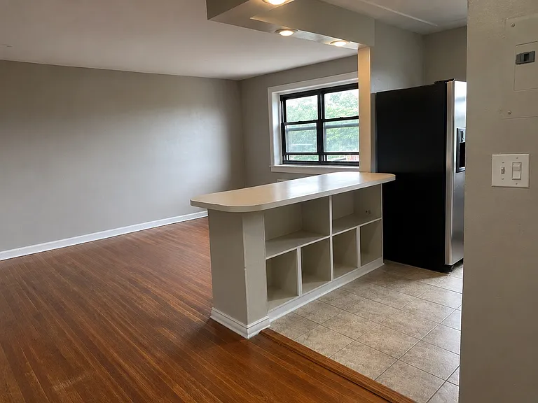 2335 Hudson Ter — Photo 2