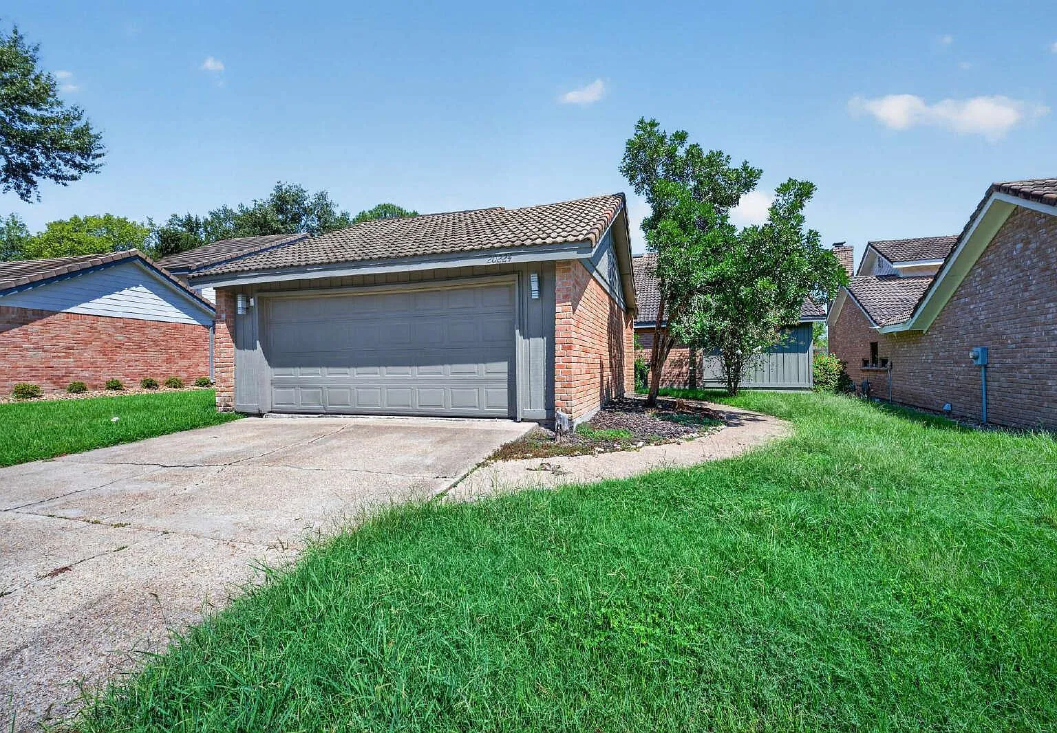 3 bed, 2.5 bath, 2363 sqft, $2,295 — Photo 1