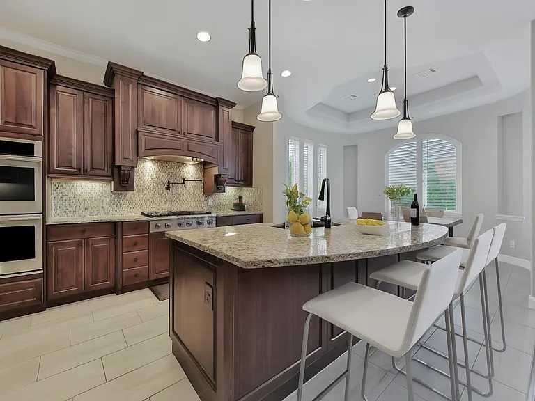2718 Carriage Hollow Ln — Photo 6