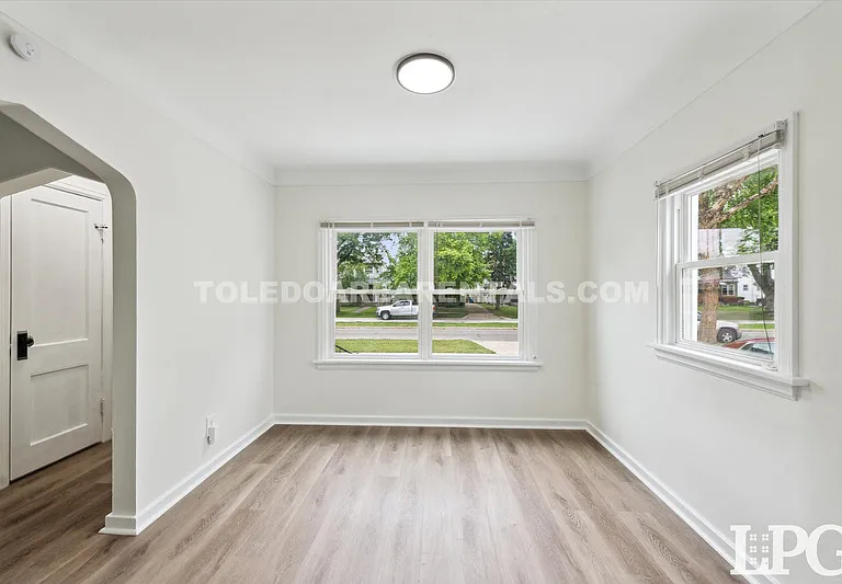 331 California Blvd — Photo 10