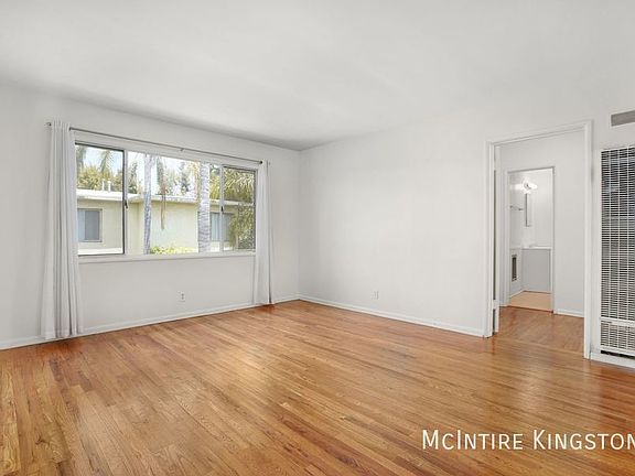 2nd image of 421 San Vicente Blvd #C