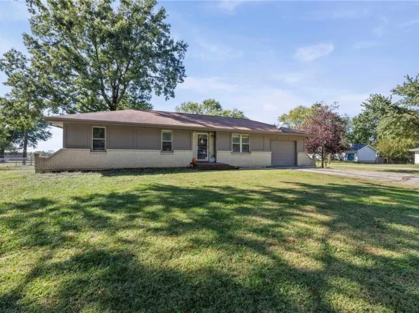 903 Oak St, Overbrook, KS 66524