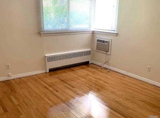 12 Bershire Rd, Great Neck, NY 11021