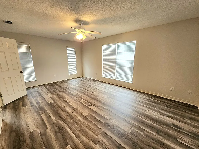 2704 Hampton Park Cir — Photo 18
