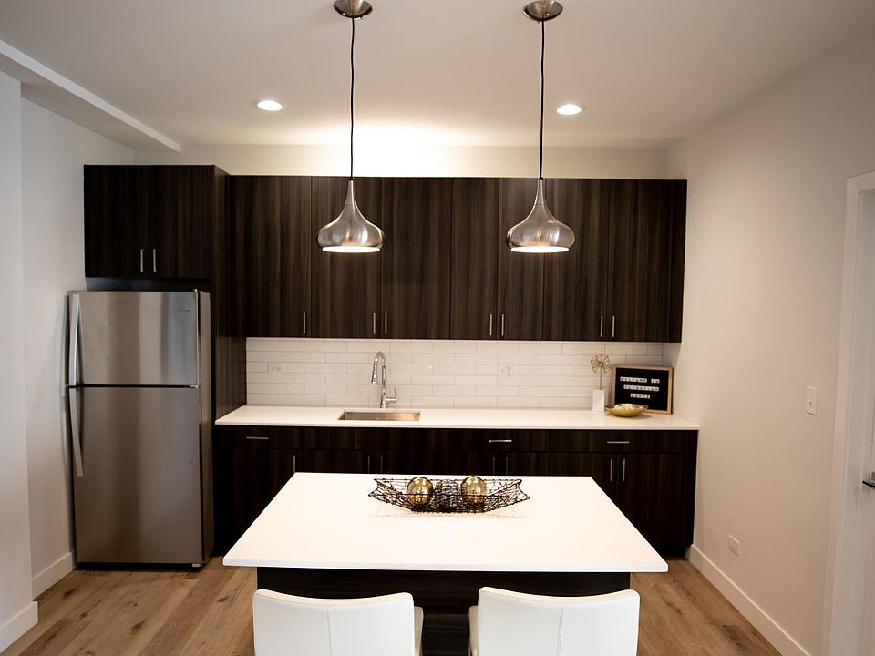1st image of 1531 W Howard St #306