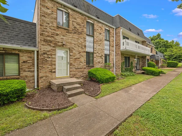 264 Lake Chateau Dr, Hermitage, TN 37076