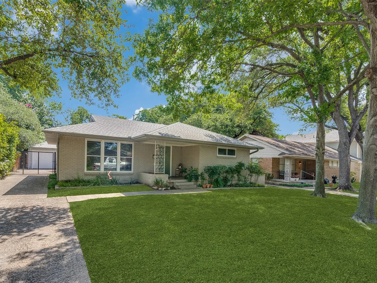 3 bed, 2.0 bath, 1320 sqft, $2,900 — Photo 1