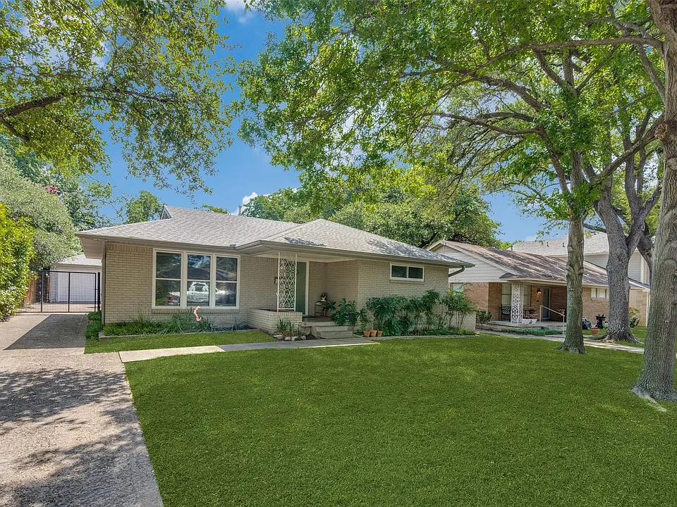 9222 Livenshire Dr