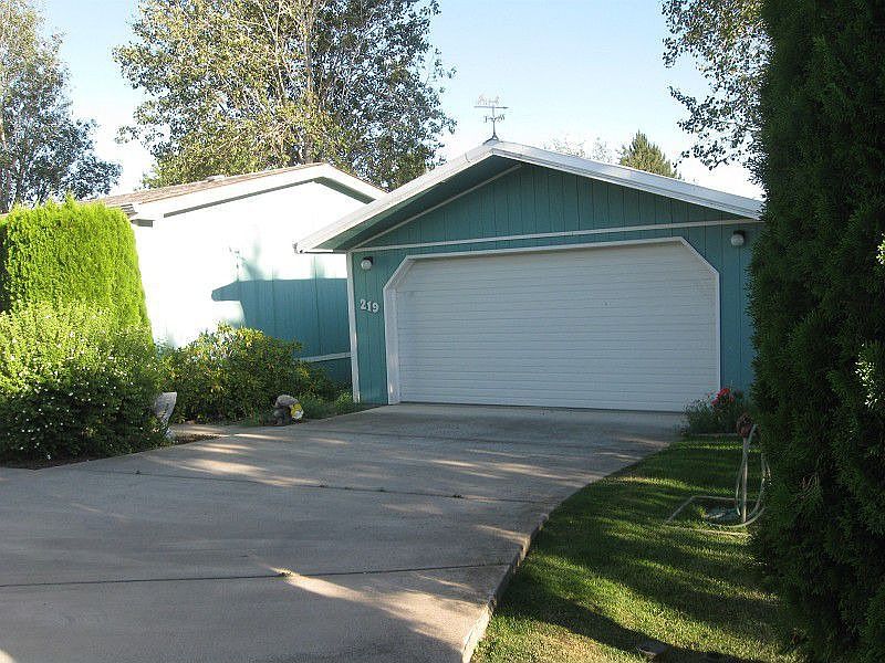 1st image of 219 S Aspen Pl