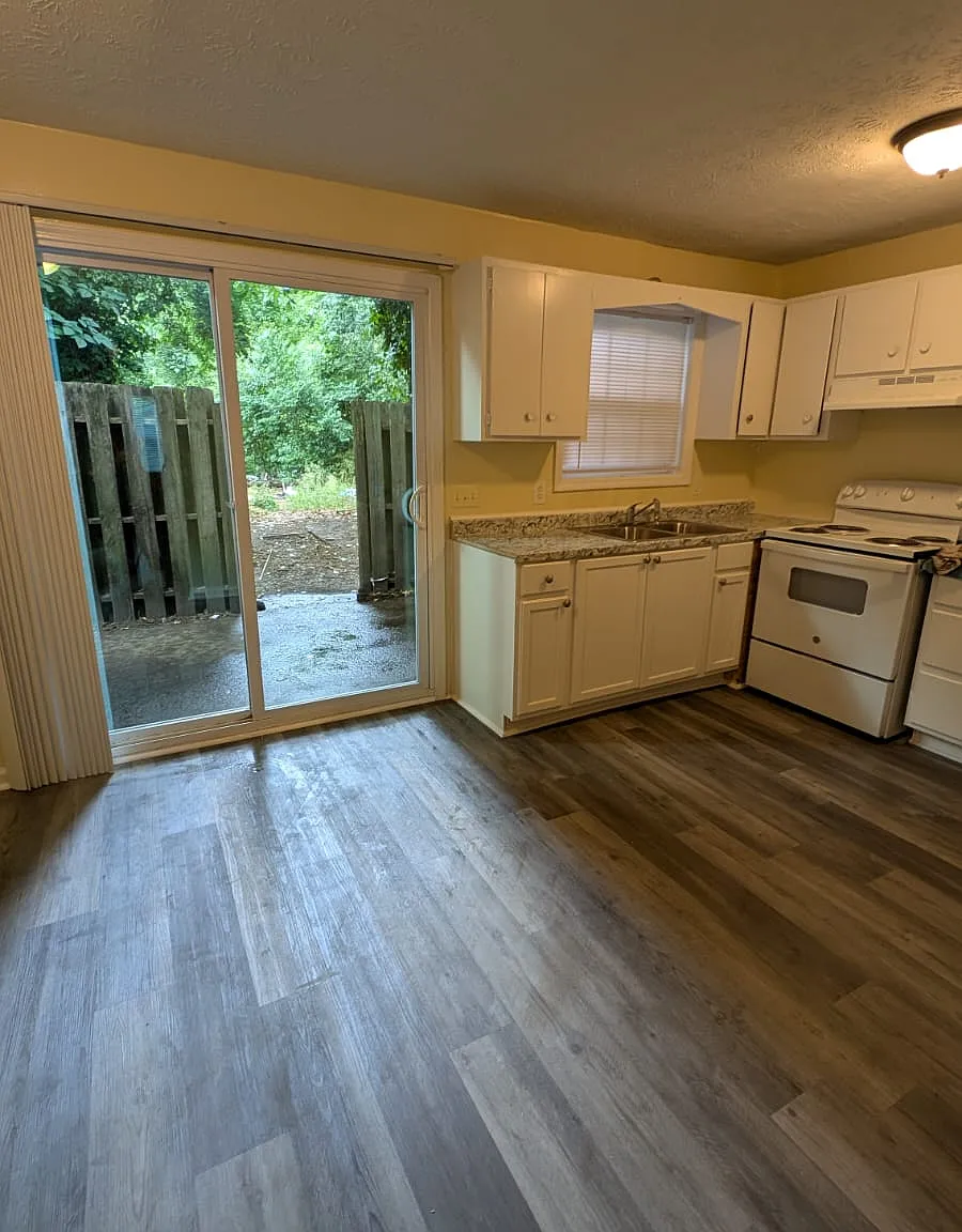 2 bed, 1.5 bath, $1,250 — Photo 2