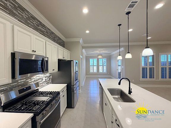 5th image of 215 Hydrangea Blvd