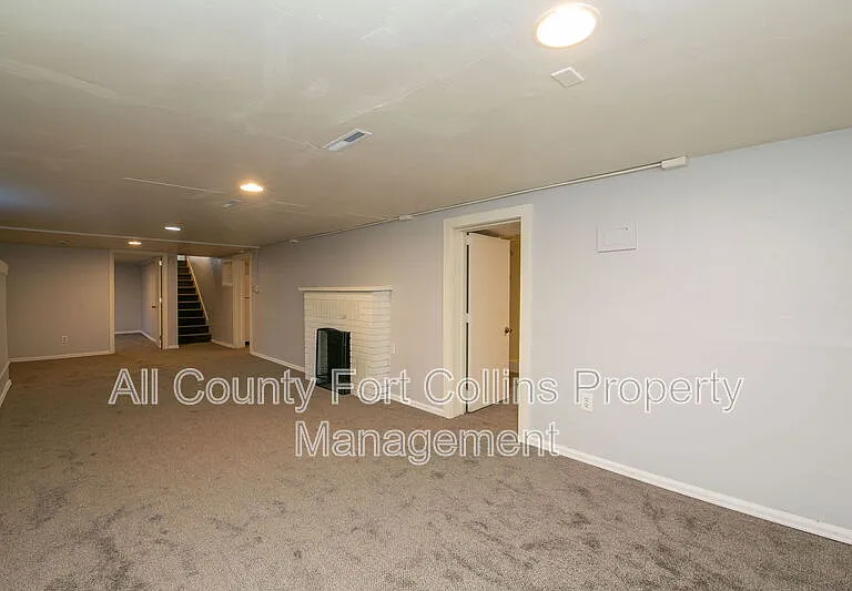 224 1/2 S Loomis Ave — Photo 4