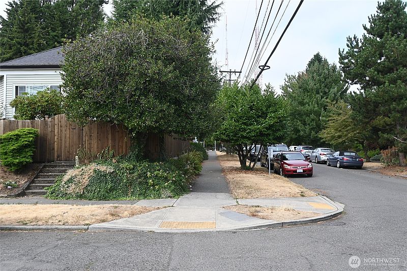 2nd image of 1535 24th Avenue