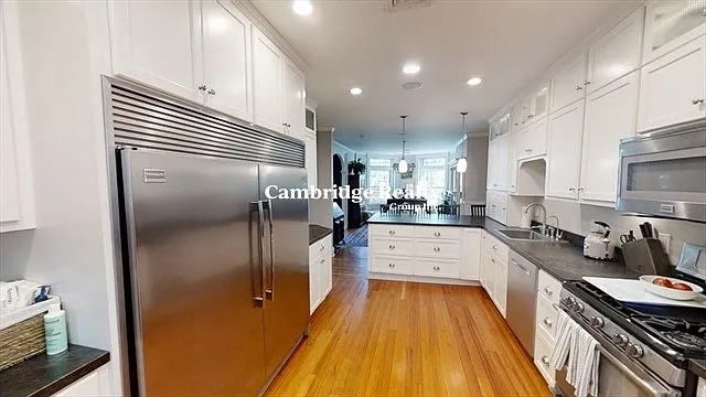 7 Strathmore Rd #2T — Photo 1