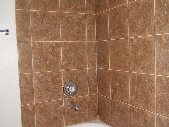 3rd image of 605 Penny Ln