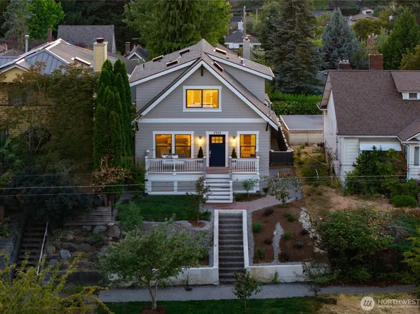 7717 2nd Avenue NE, Seattle, WA 98115